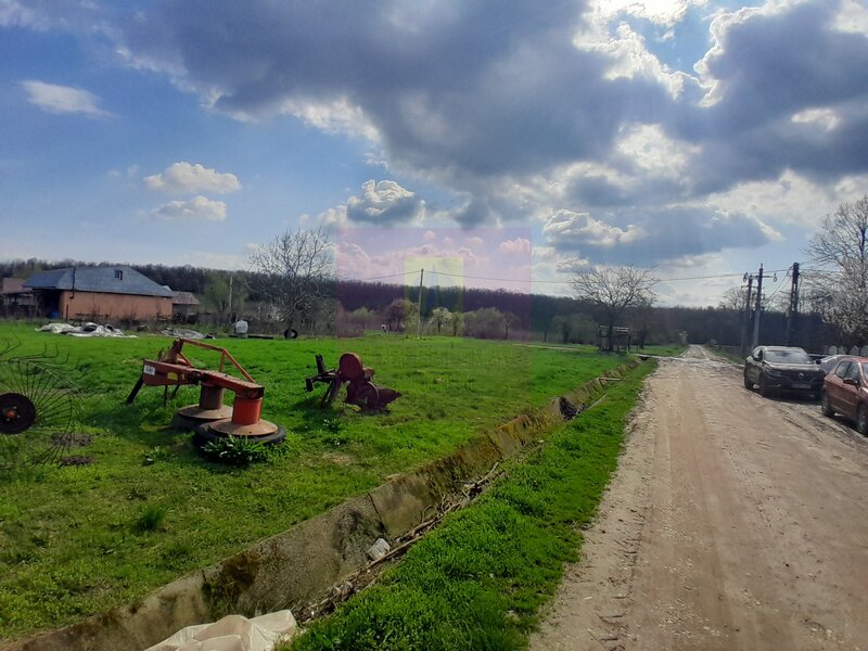 GIURGIU - SE VINDE TEREN 3400 MP IN SAT PODU ILFOVATULUI